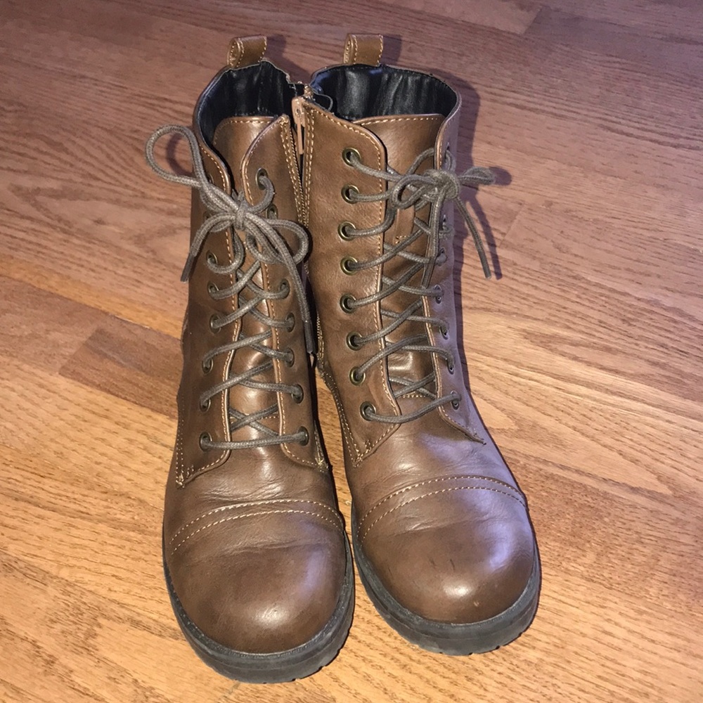 Combat boots
